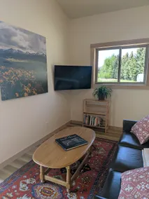 Ranch Guest House - Mountain Views & River Access - Image 3