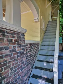 Historic Craftsmen Upstairs Apartment in Downtown - Image 2