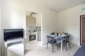 Bright Flat with Large Balcony, Near Beach - Image 4