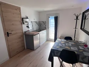 Apartment with a terrace - Image 3