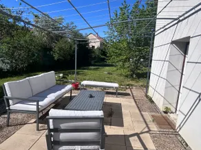 Apartment with a terrace - Image 4