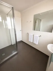 Bayside Holiday Apartments Warrnambool - Image 4