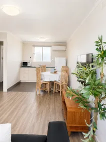 Bayside Holiday Apartments Warrnambool - Image 2