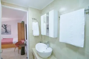 Charming Studio with BBQ Near Airport & Old Town - Image 5