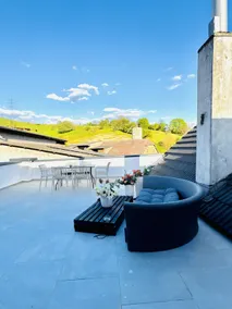 Cozy 2BR Apt & LR with Balcony Near Museum Gugging - Image 3