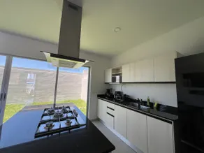 House with heated pool and private parking - Image 5