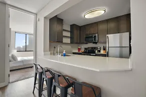 Amazing Downtown Apt: Gym • Pool • Rooftop Lounge - Image 4
