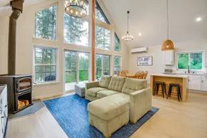 Lakeside Bliss in Tahuya! Modern Family Getaway - Image 4