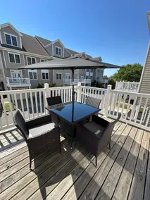 Spacious 3BD townhouse near Hampton waterfront - Image 2