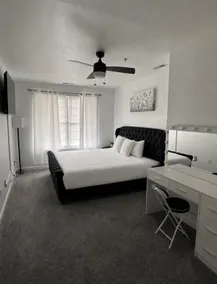Spacious 3BD townhouse near Hampton waterfront - Image 4