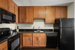 Downtown Retreat with Pool • Gym • Free Parking - Image 5