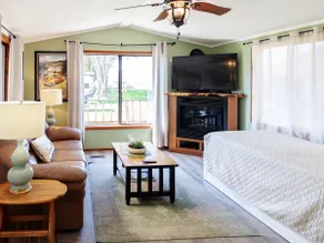 Meadowview Clean & Comfortable Home by River Side - 2bed 2bath house - Image 3