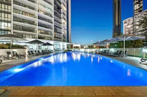 Serene Coastal Apartment with Free Parking Pool Gym - Image 2