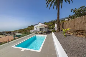 Ferienhaus mit Garten, beheiztem Pool und Grill | Bergblick - Image 2