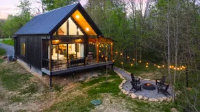Spiral Loft · Hot Tub · Spa Bath | Lux Sleeps 4 - Image 3