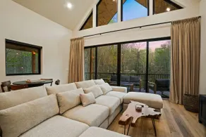 Spiral Loft · Hot Tub · Spa Bath | Lux Sleeps 4 - Image 4