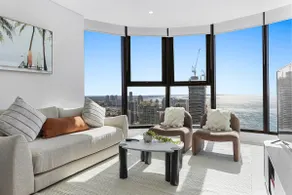 Meriton Suites Surfers Paradise - Image 2