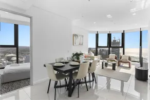 Meriton Suites Surfers Paradise - Image 3