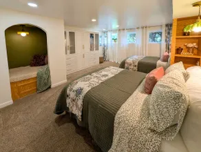 Mid-Century Riverfront Retreat - Image 5