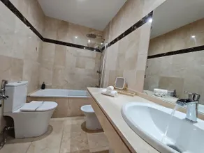 Luxury Groundfloor Private Jacuzzi - EHHouse - Image 3