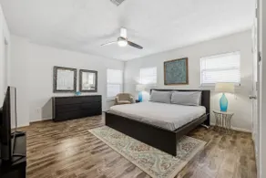 Cozy Downtown Home W/ Beautiful City Views! - Image 2