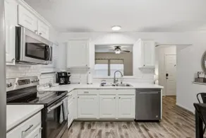 Cozy Downtown Home W/ Beautiful City Views! - Image 3