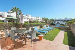 Casa Flores - Private Garden Apt, Pool & 5 min walk to Beaches - Image 2