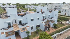 Casa Flores - Private Garden Apt, Pool & 5 min walk to Beaches - Image 5