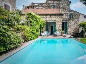 House with garden and swimming pool in a stately building - Image 2