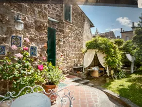 House with garden and swimming pool in a stately building - Image 5