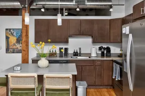 Top-Floor Loft , Downtown Views, Free Parking - Image 2