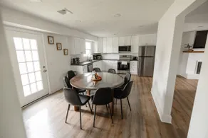 Spacious Family Home (Sleeps 10) - Image 4