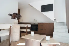 Air-conditioned Soho suite with whirlpool bathtub, 2 bedrooms - Image 2