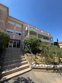 Spacious apartment in the Gulf of Saint-Tropez - Image 4