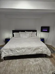 Modern Whitby Retreat: Near 401 & Private Entry - Image 2