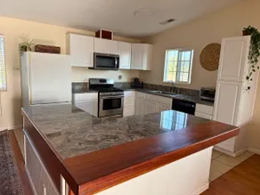 Central Coast Gem: Lux 2BR/Sleep Number King Bed - Image 5