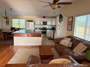 Central Coast Gem: Lux 2BR/Sleep Number King Bed - Image 2