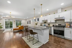 Modern&Spacious 5B3.5B House Near Airport&Downtown - Image 4