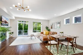 Modern&Spacious 5B3.5B House Near Airport&Downtown - Image 3