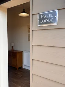 Lovely Lakeside Lodge - Image 4
