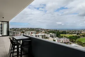 Elevated 3BR Stay - Views Amenities Parking - Image 4
