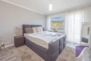 Apartment with sauna, quiet location, and castle view - Image 3