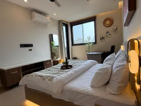 Exclusive Luxury 1 BHK, Balcony, Tub, Work St Park - Image 2