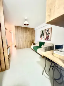 Full studio | King-Size Bed – Balcony - Image 2