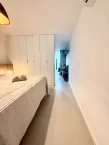 Full studio | King-Size Bed – Balcony - Image 4