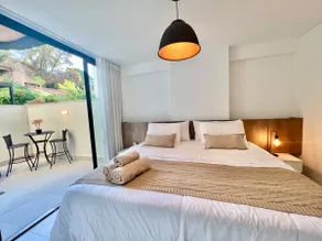 Full studio | King-Size Bed – Balcony - Image 5