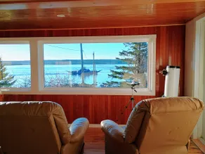 Charming Seaside Getaway with Spectacular Views - Image 5