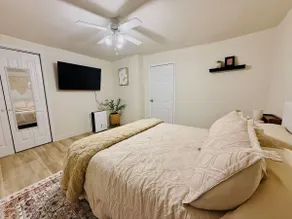 Downtown 1BR Suite ~ Walk Everywhere + Parking - Image 5