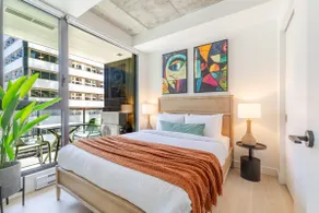 Sophisticated City Stay | Pool Gym & Rooftop - Image 3