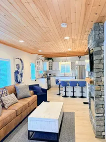 Lake Front Cottage - Image 5
